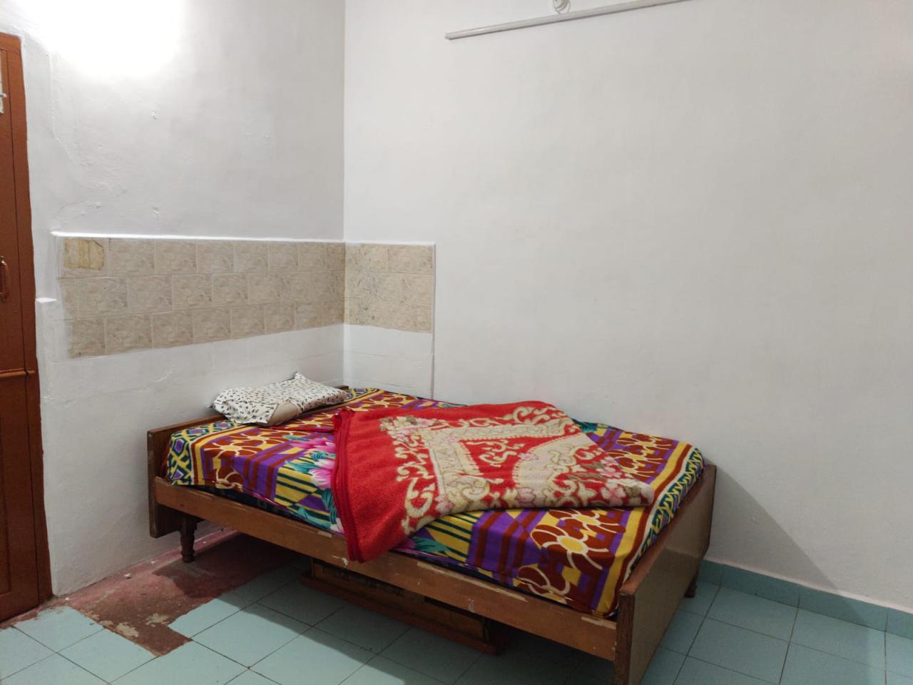 3BHK suite single bed room