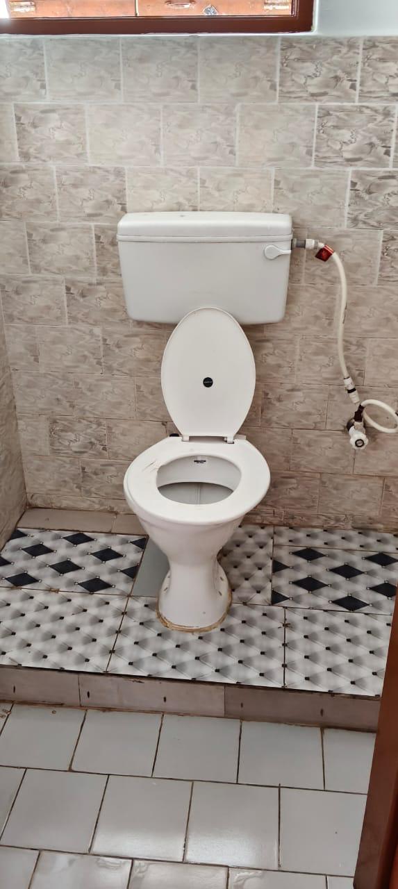 Top suite attached bathroom