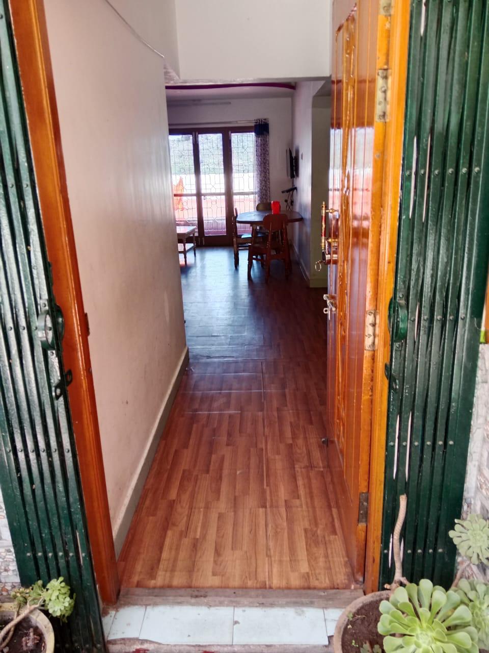 Top suite entrance hallway